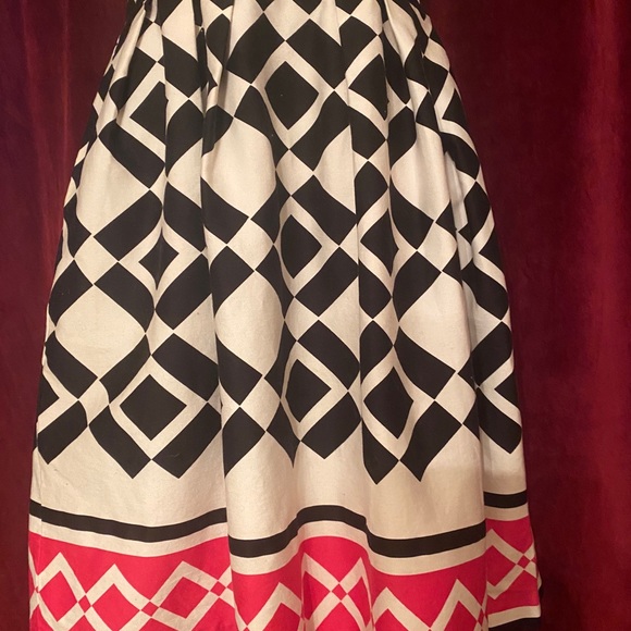 Beautiful strapless dress , just above the knee. - Picture 6 of 6